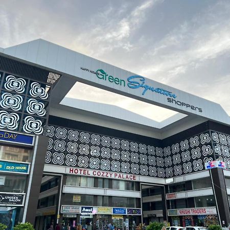 Hotel Cozzy Palace Surat Dış mekan fotoğraf