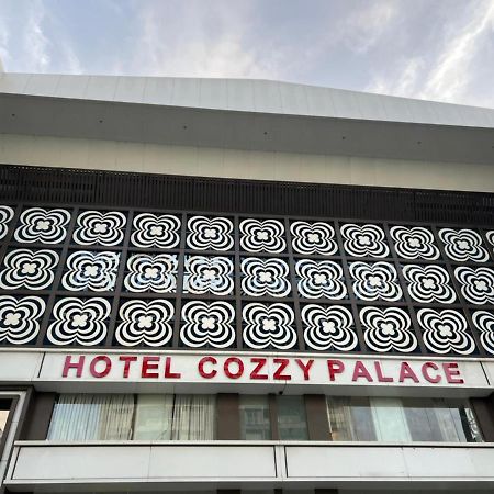 Hotel Cozzy Palace Surat Dış mekan fotoğraf