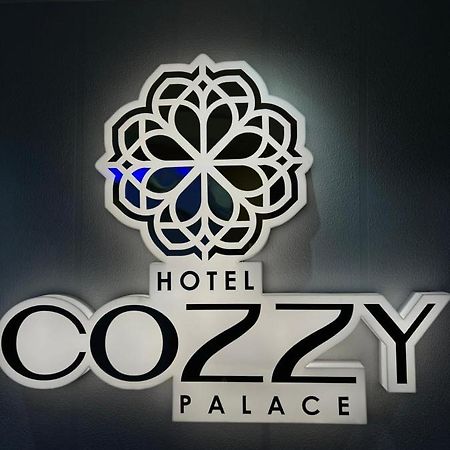 Hotel Cozzy Palace Surat Dış mekan fotoğraf