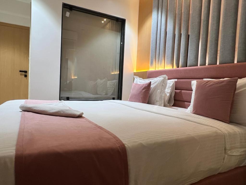 Hotel Cozzy Palace Surat Dış mekan fotoğraf